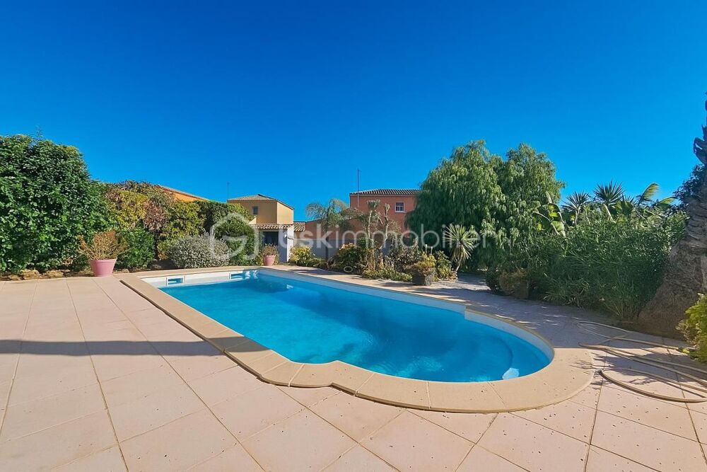 Villa traditionnelle avec garage et pisicine