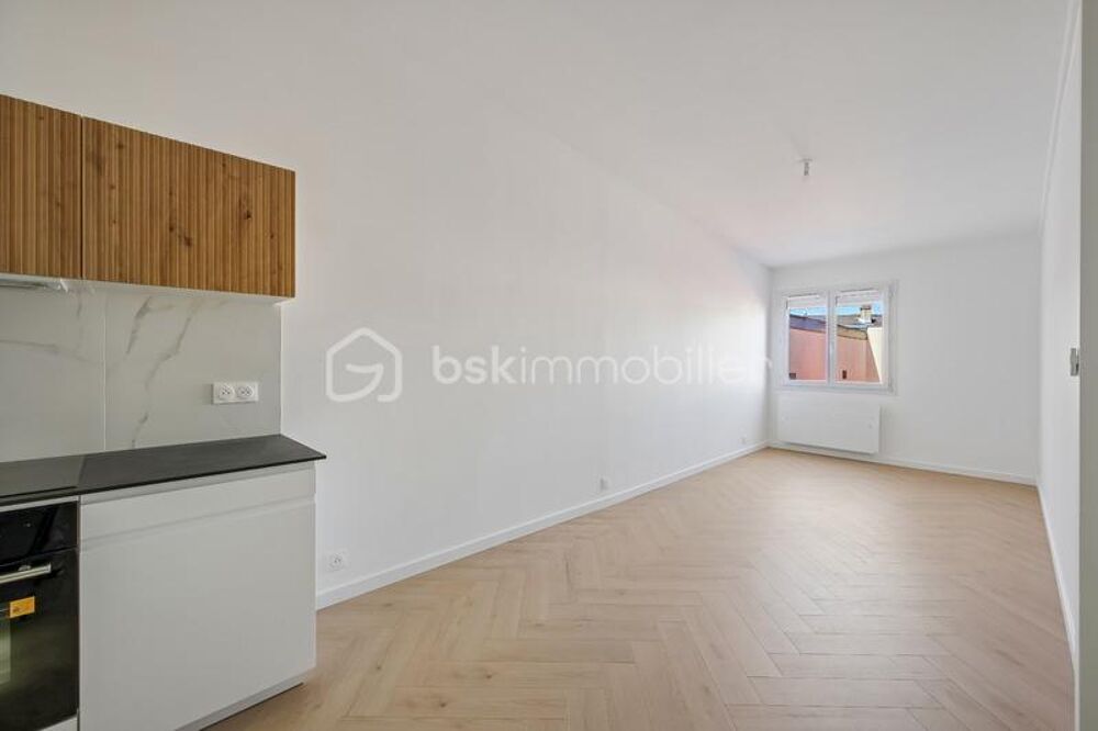 Bel appartement F3 entièrement rénové TRES BIEN SITUE EN PLEIN CENTRE VILLE