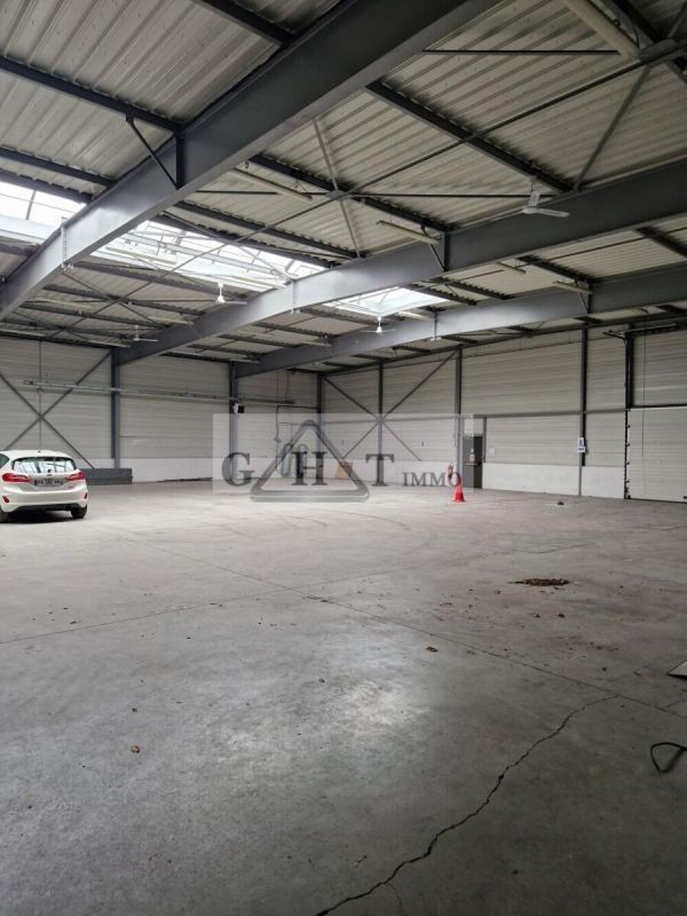   Entrepôt Bureaux 1360m² à louer à Taverny 