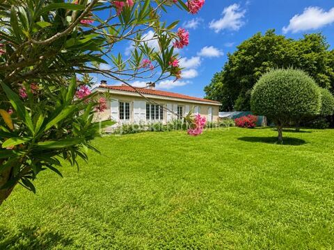   PIEUSSE - MAISON - HANGAR - CHAMPS Maison - 6 pi�ce(s) - 148 m�
