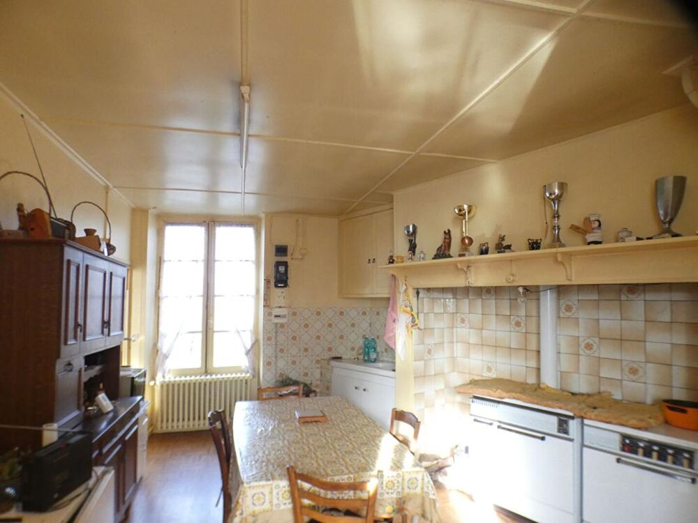 Villac maison en pierre avec 5 800 m² de terrain et deux grand batiment (210 m² et 95 m²)