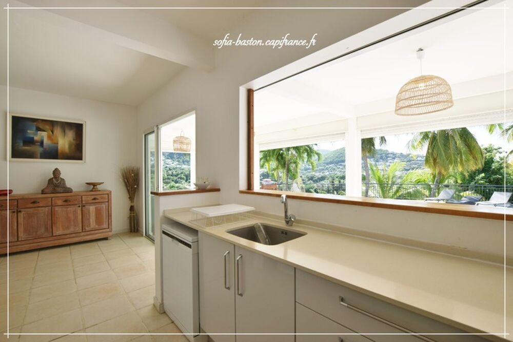 Les Trois-Îlets  Villa prestige T5 de 146 m² habitables (219 m² au total) avec piscine, solarium et vue mer imprenable- A Vendr