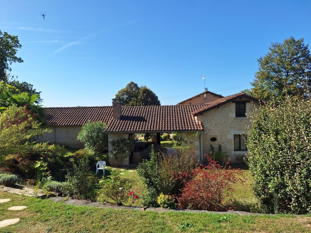 Bel ensemble immobilier avec 1 gite ou maison d'amis, piscine, au calme et sans vis à vis