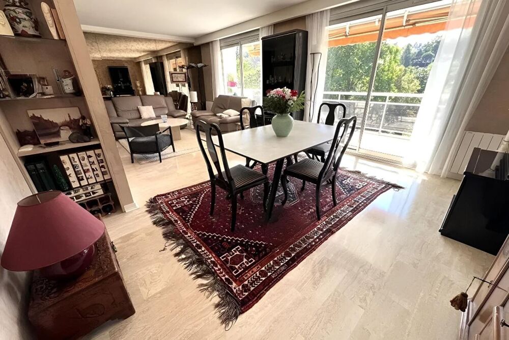 Vente Appartement CHARBONNIERES  LES BAINS . Appartement  109m2 - 4 pièces- Avec terrasse ,cave et garage Charbonnieres les bains