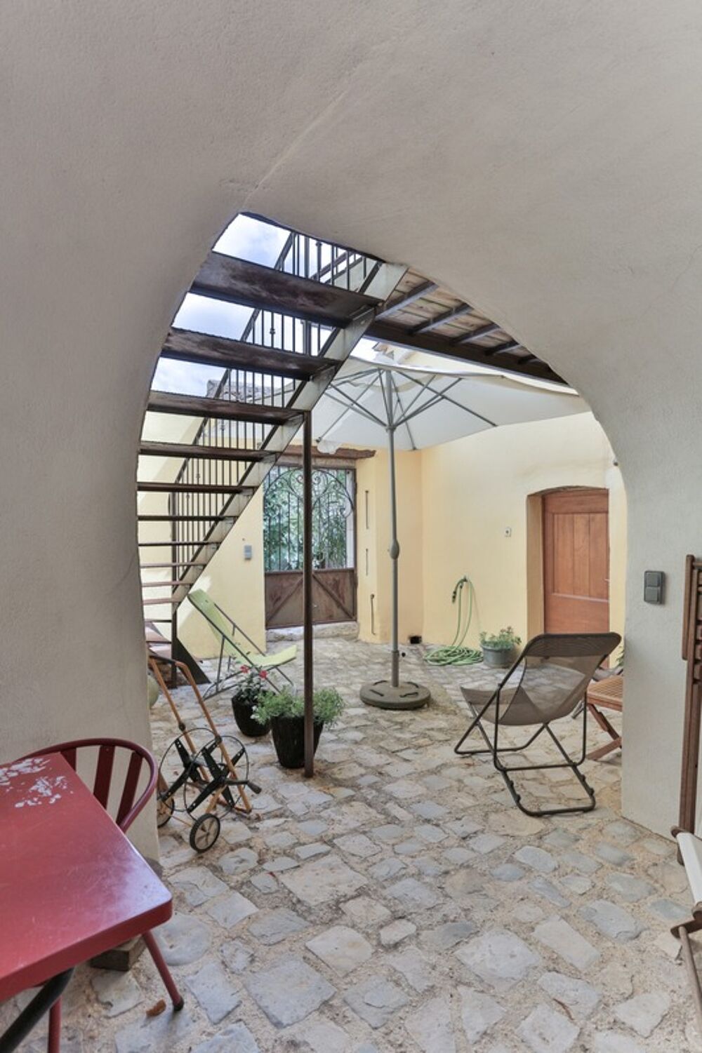 Vente Maison Maison de caractère, rénovée, avec cour et terrasse – Village prisé du Gard Lussan
