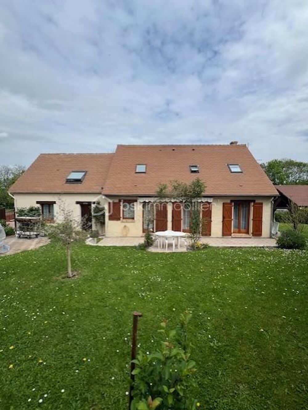 Maison familiale avec studio indépendant et double garage  Gisors