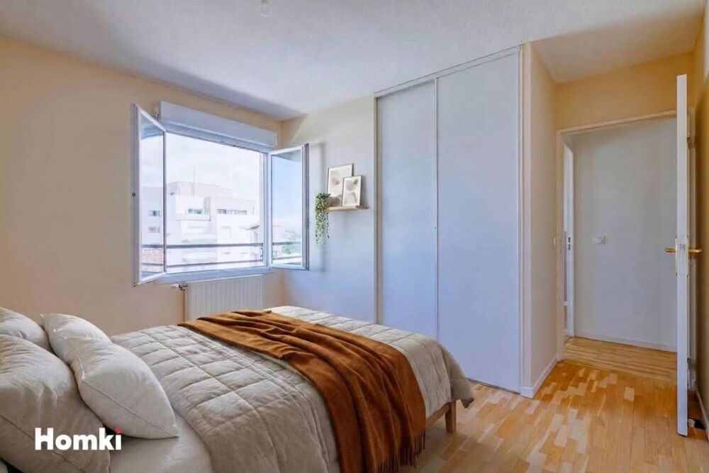 Vente Appartement T4 de 82 m² avec balcon, cave et garage possible – Résidence récente et sécurisée Villeurbanne