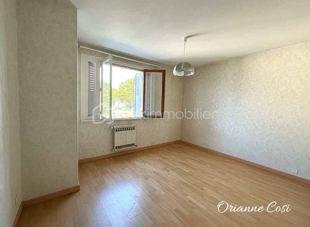 Vente Appartement Appartement T4 de 85 m² – Triple exposition, garage, cave et balcons Chambery