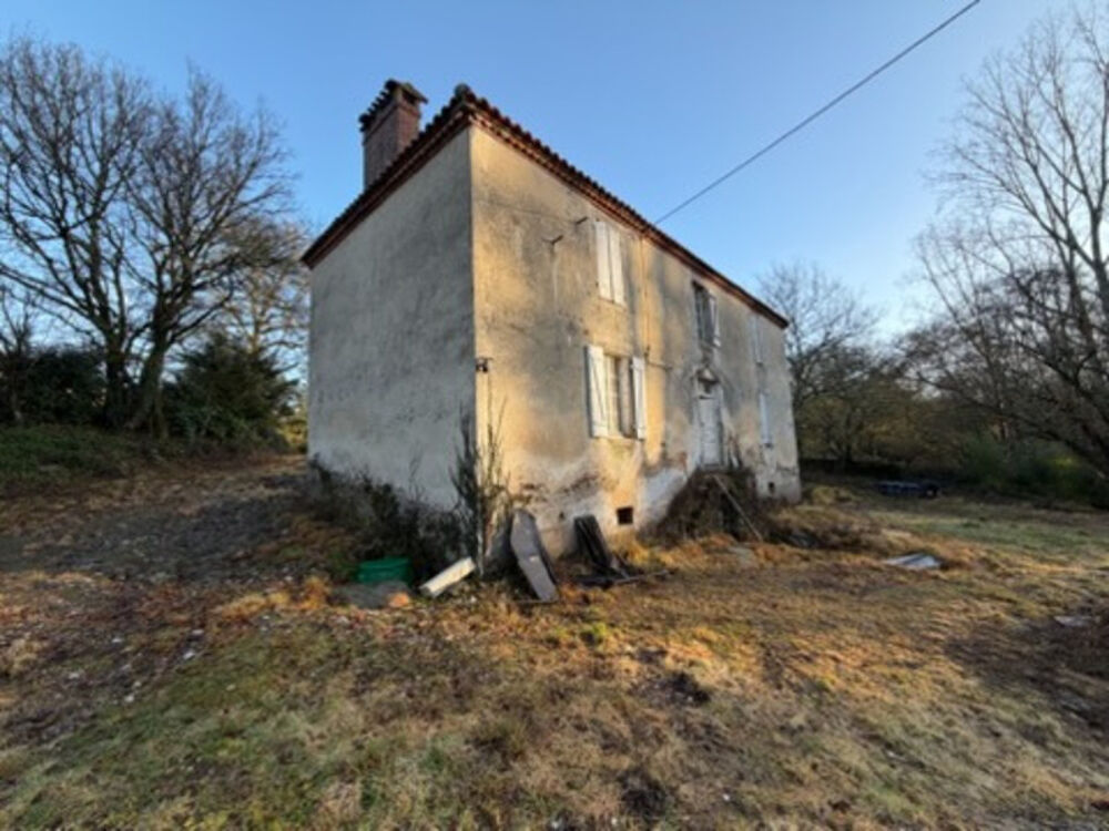 LA ROCHE SUR YON (85) RARISSIME LA COURTAISIERE PROPRIETE AVEC MAISON ET TERRAIN A BATIR SUR 4 HECTARES
