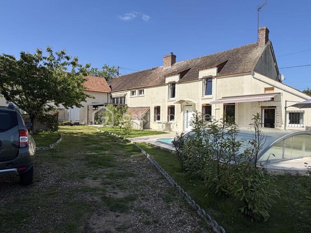Très belle maison de la fin du 19ème siècle agrémentée de sa piscine et de ses dépendances !