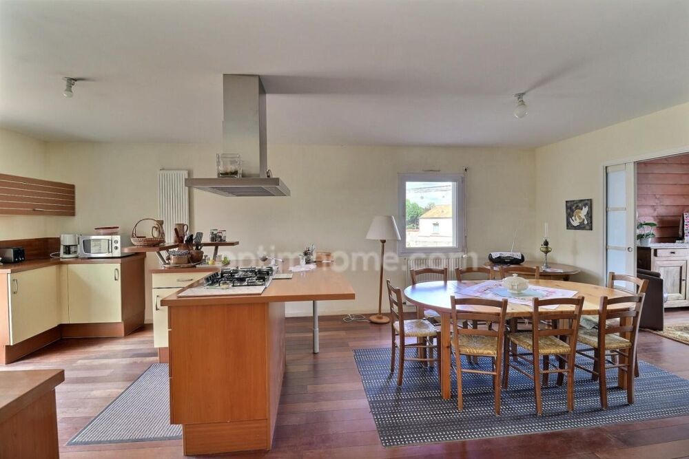 Maison familiale T7 de 145 m²  3 chambres  Jardin, dépendance & carport Saint-Julien-de-Concelles (44450)