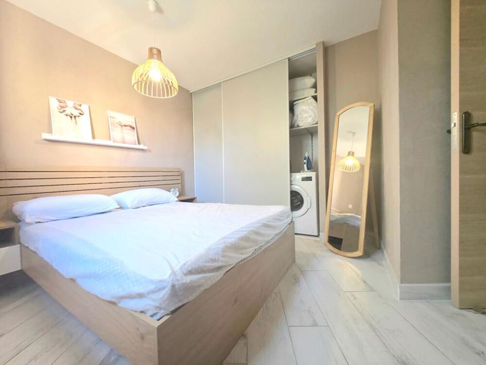 BORMES-LA-FAVIÈRE DERNIER ÉTAGE APPARTEMENT ENTIÈREMENT RÉNOVÉ