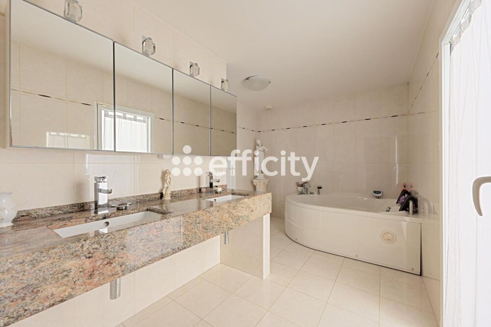 � vendre  Villa La Queue-en-Brie (94510)