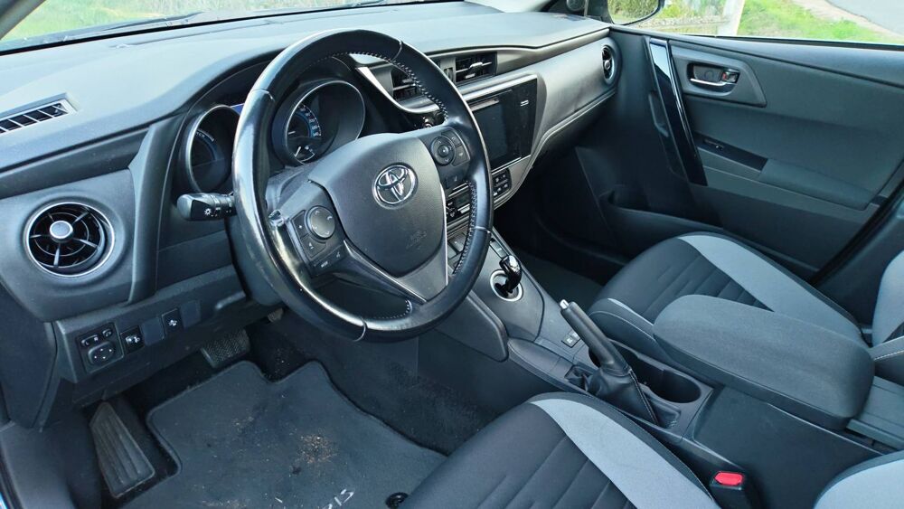Auris II 1.8 VVT-i 136 Hybride CVT Business Privilege - Entretien 2017 occasion 45210 Ferrieres En Gatinais