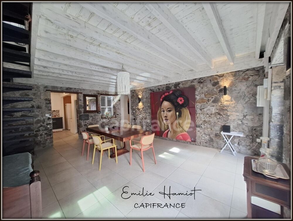 Vente Maison A vendre - Maison de Bourg Atypique et Rénovée – Vue Mer et Montagne – Saint-Pierre (972) Saint pierre