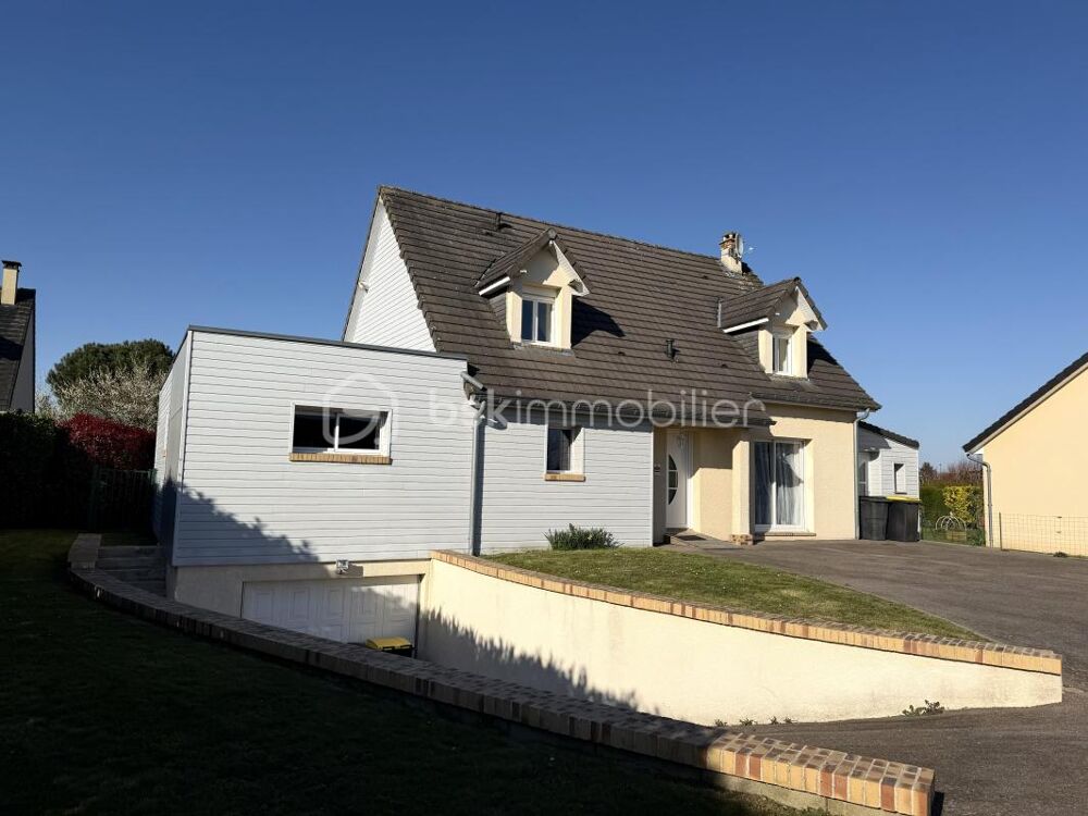 Maison familiale avec sous-sol . 4 chambres - piscine