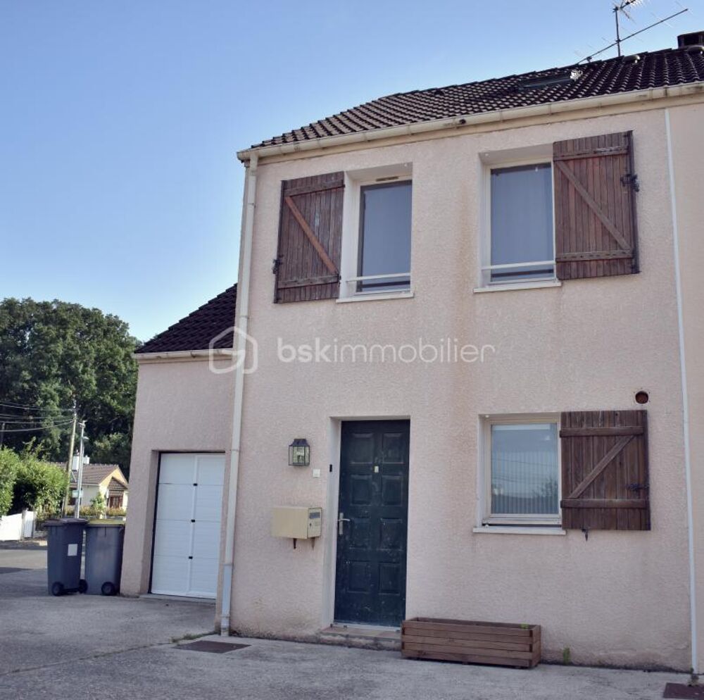 Maison accolée dun côté / 4 chambres
