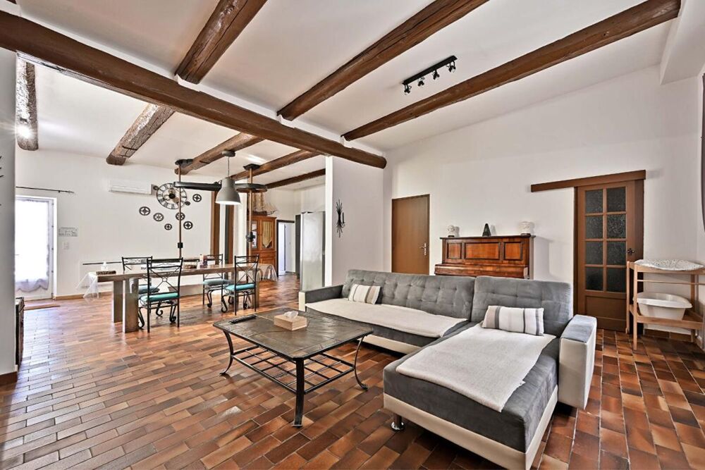 Vente Propriété/Château PROPRIÉTÉ DE 367m2 SUR 1 HECTARE COMPRENANT 5 LOGEMENTS Avignon