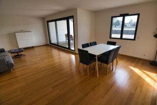  Appartement à louer 4 pièces 133 m²