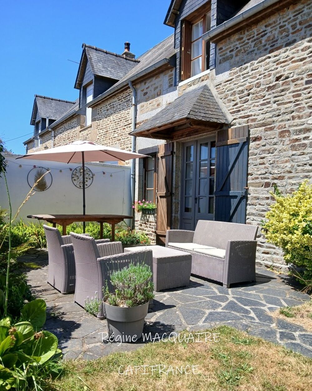 À vendre : Maison mitoyenne de 4 pièces,143 m2 env., 3 chambres sur un terrain de 1500 m2 avec panorama exceptionnel sur la camp
