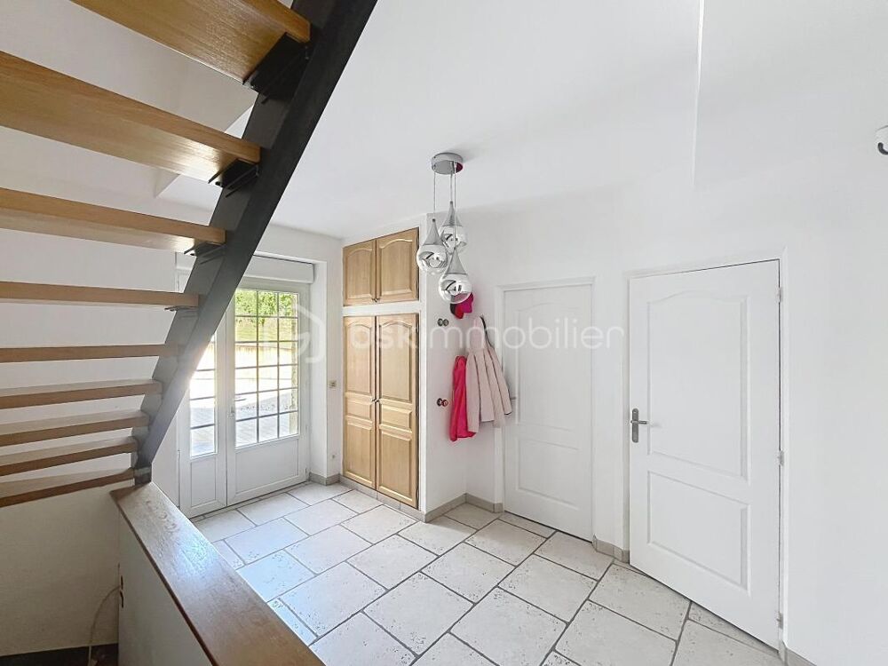 MAISON RENOVEE - JARDIN ET DOUBLE GARAGE - POTENTIEL +++
