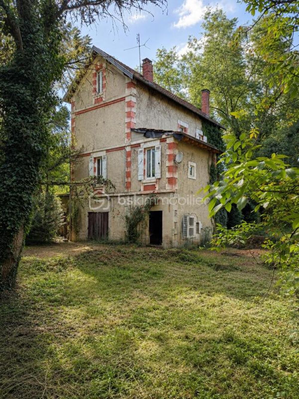 Énorme potentiel pour cette magnifique maison de maître à réinventer
