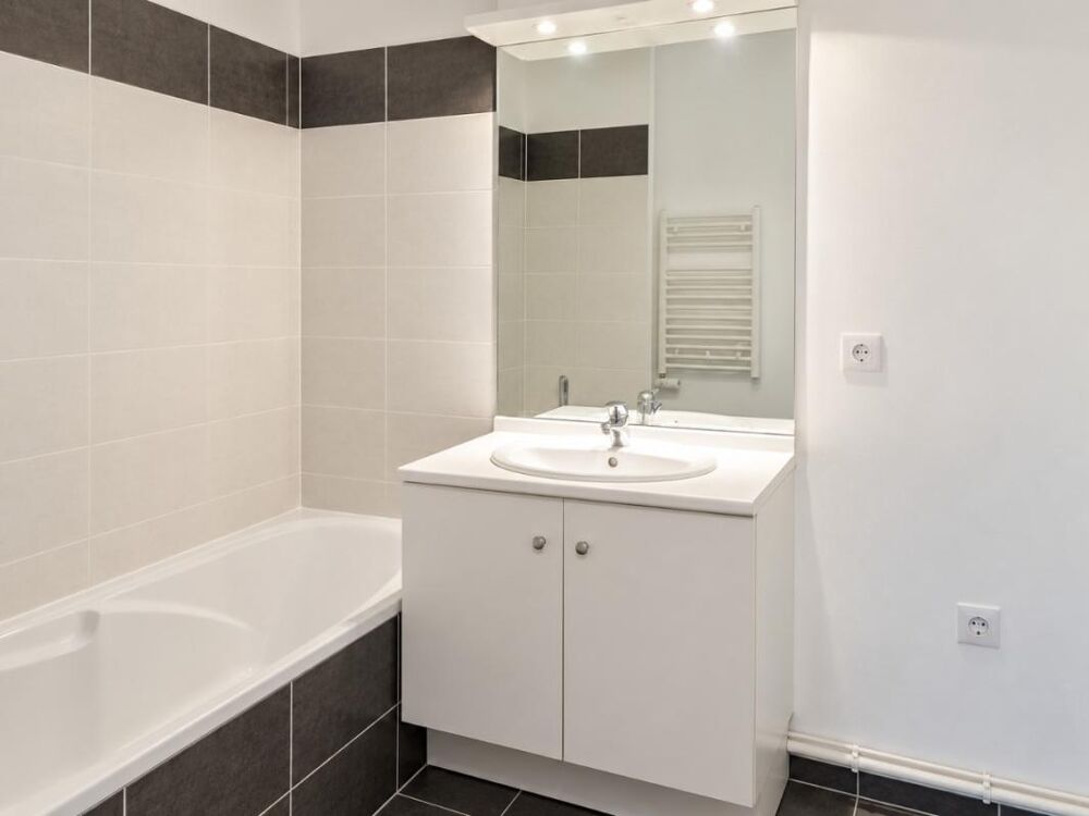 Location Appartement T2 avec terrasse et garage à DECINES-CHARPIEU Decines charpieu