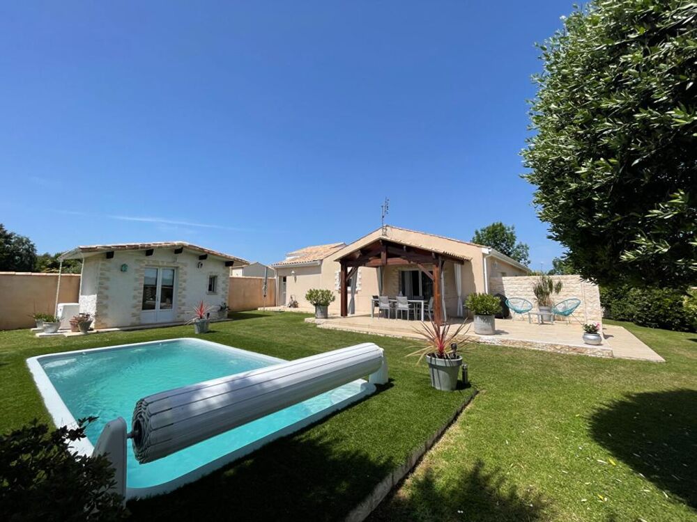Maison Familiale de plain-pied avec piscine Soubise