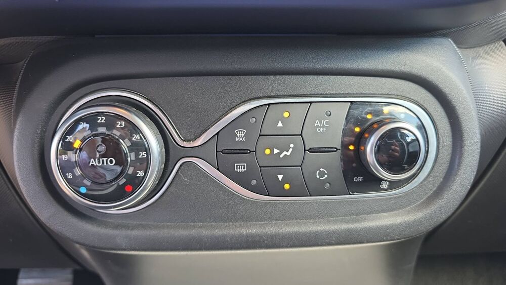 Twingo 0.9 TCe 90 EDC6 Cosmic 2015 occasion 89100 Sens