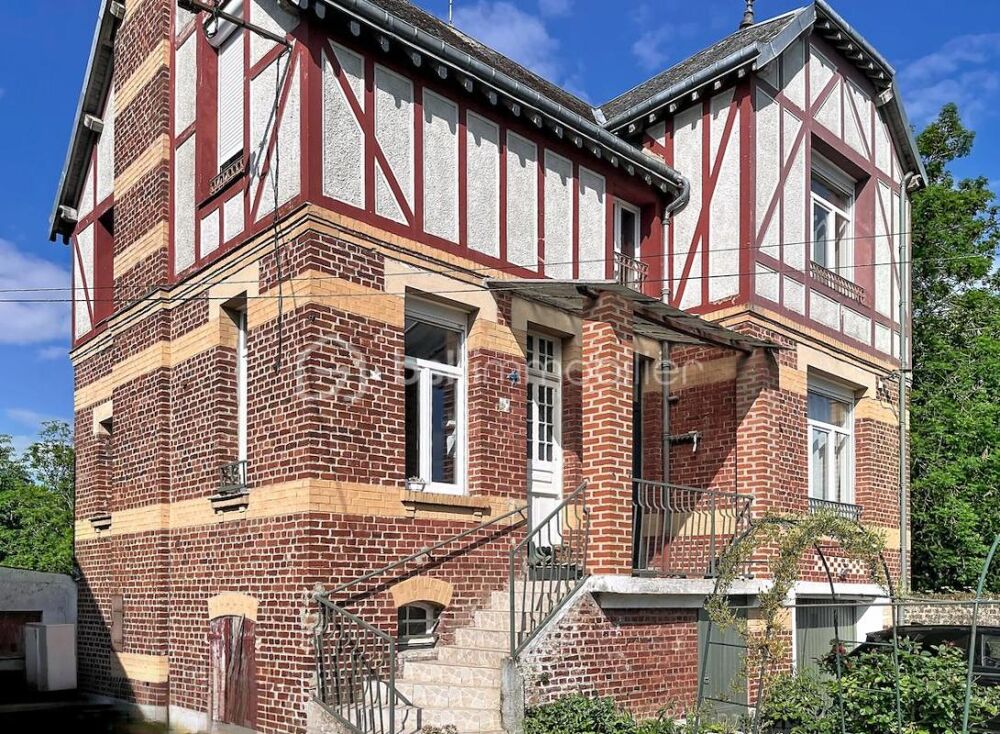 MAISON DE CARACTERE AVEC SOUS SOL ET GRAND JARDIN