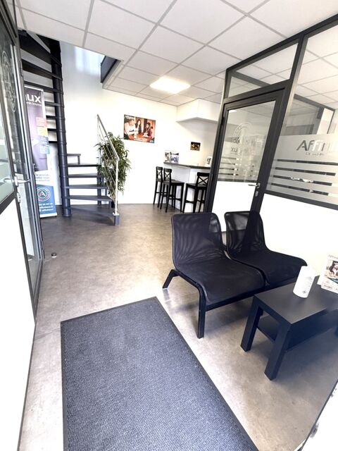   Local/bureau 88 m2 à vendre SAINT OUEN L'AUMONE (95) + 4 places de parking 