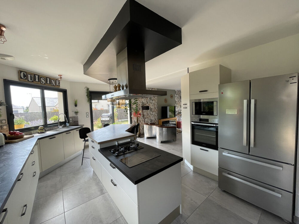 Vente Maison 5' Saumur Pavillon de 2018 avec de belles prestations- Suite parentale de plain pied- 4 chambres ur 727 m2 de terrain arboré clo Saumur