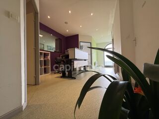   BÂTIMENT DE 420 M2, BUREAUX, 2 GARAGES DE 60 ET 80 M2, CRÉATION PLUSIEURS HABITATIONS, COUR, STATIONNEMENT Saint just en chevalet