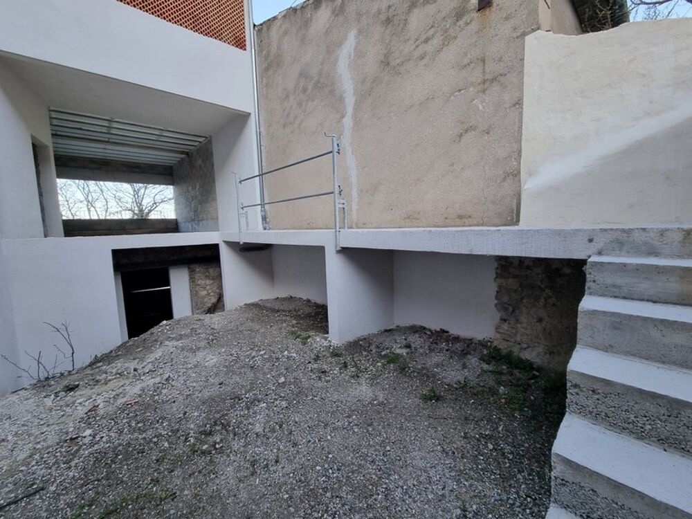 grand 3 pièces à rénover avec Patio et Terrasse - SAINT SAVOURNIN (13)