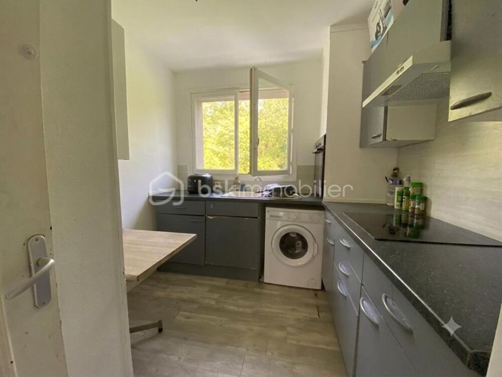 Appartement F3 vendu loué, en plein centre de Petit-Couronne !!!
