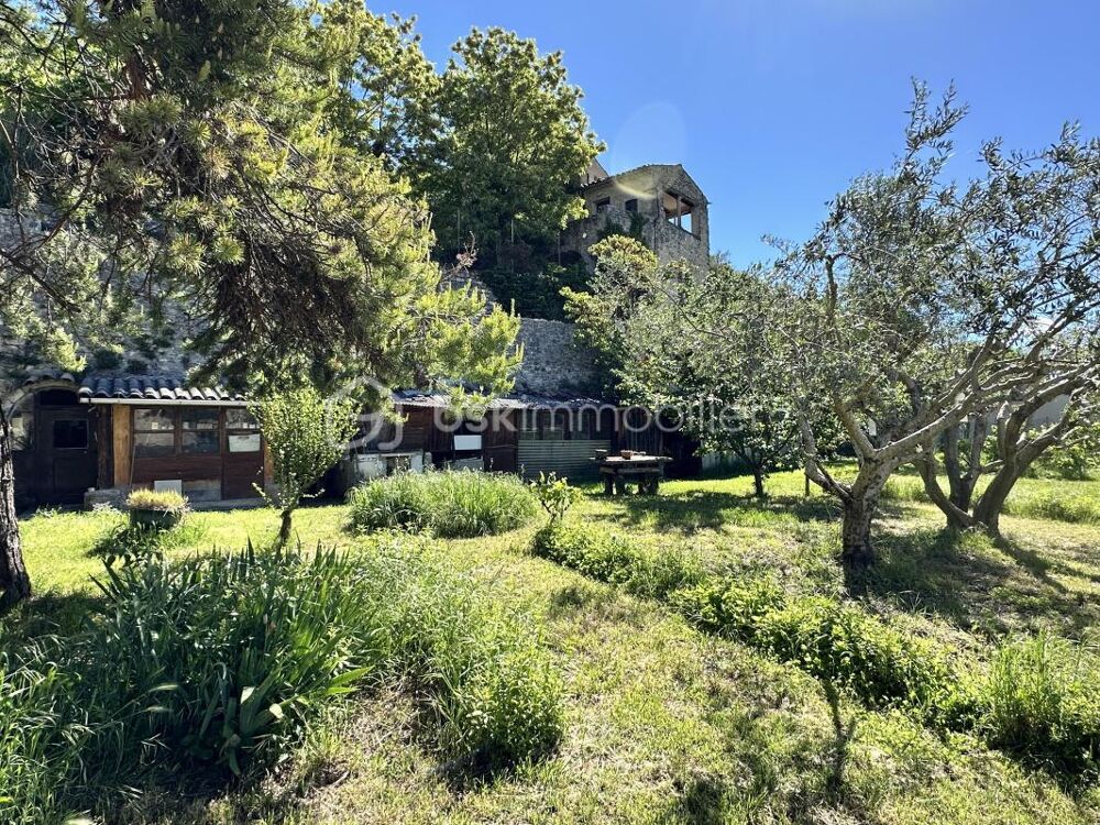 Maison à rénover avec jardin plein sud et dépendances, à 5 minutes à pied de la vieille ville
