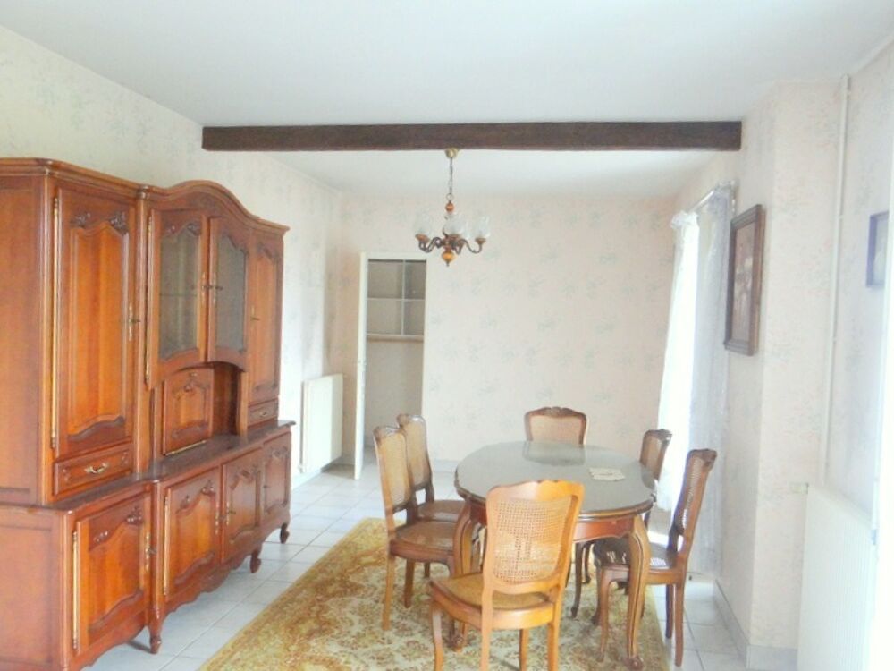 Vente Maison Dpt Allier (03), à vendre CHAMBLET maison 6 pièces , grenier aménageable , garage , cave ,sur 3090 m2 de terrain clos Commentry