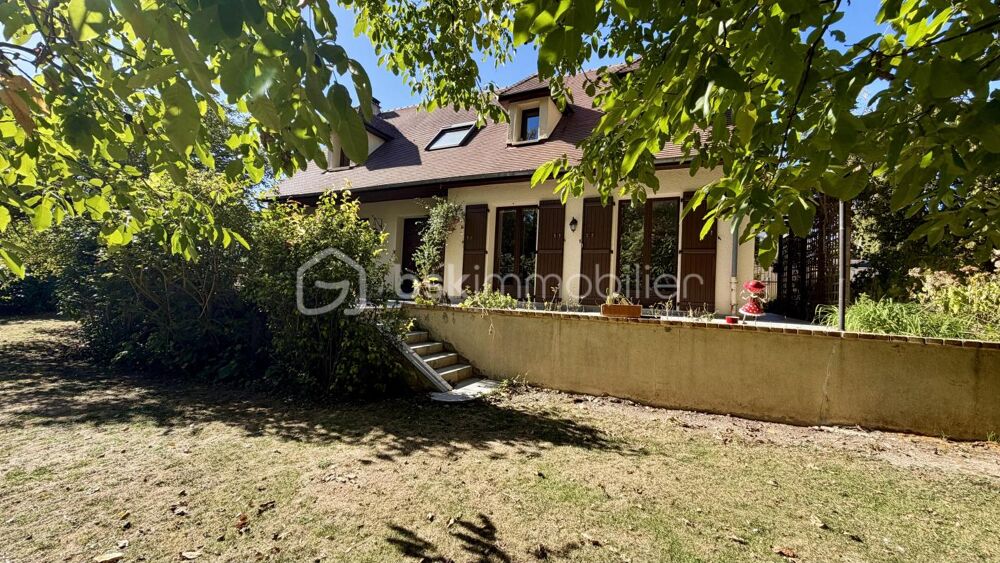 Maison traditionnelle de 290m² utiles avec sous-sol total et véranda
