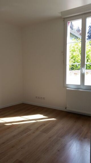  Appartement à louer 4 pièces 87 m²