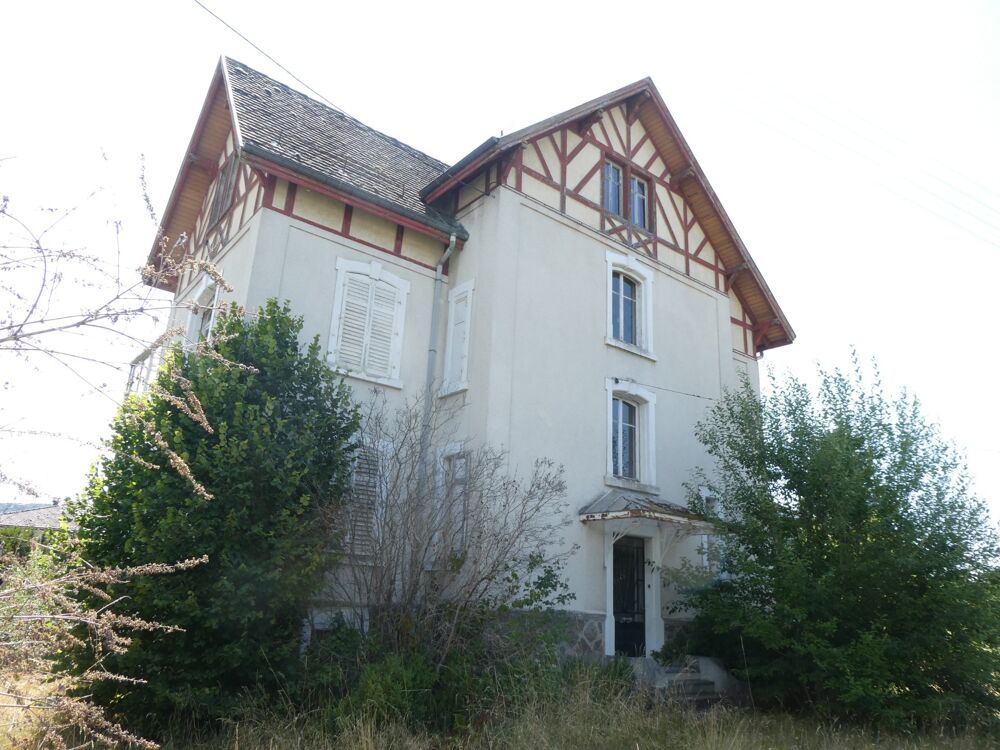 Vente Maison LE THILLOT (88)Maison bourgeoise de caractère à rénover de 280 m²sur trois niveaux, terrain 1000 m²+ garage Le thillot