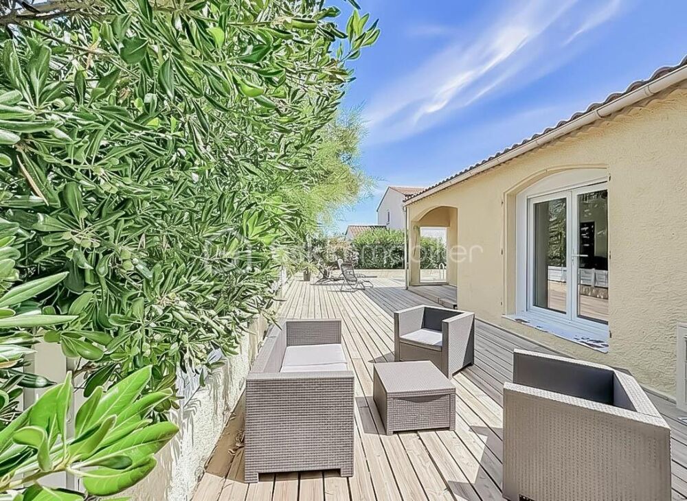 EXCLUSIVITÉ *** Villa T5 de 110m2 entièrement rénovée avec piscine à MARSEILLAN ***