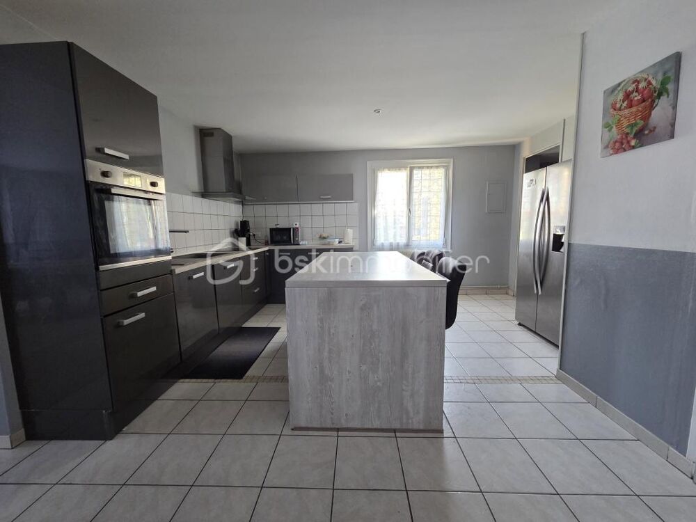 Vente Propriété/Château EXCLUSIVITÉ – HYPER CENTRE LEZAY – PROPRIÉTÉ AVEC HANGAR + PANNEAUX SOLAIRES Lezay