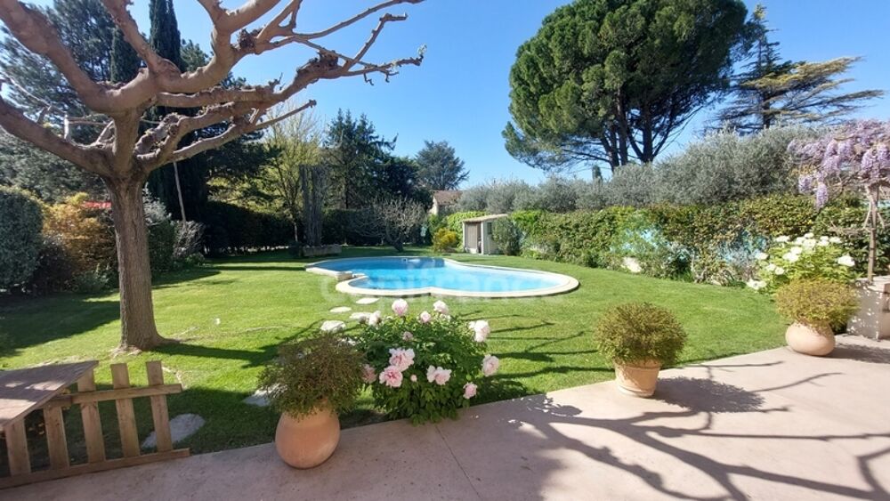 Maison 5 pièces 147 m²  3 chambres  Piscine  Jardin  Proche Saint-Rémy-de-Provence