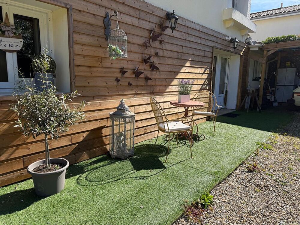 Maison spacieuse composée de deux logements indépendants avec jardin de ville clos