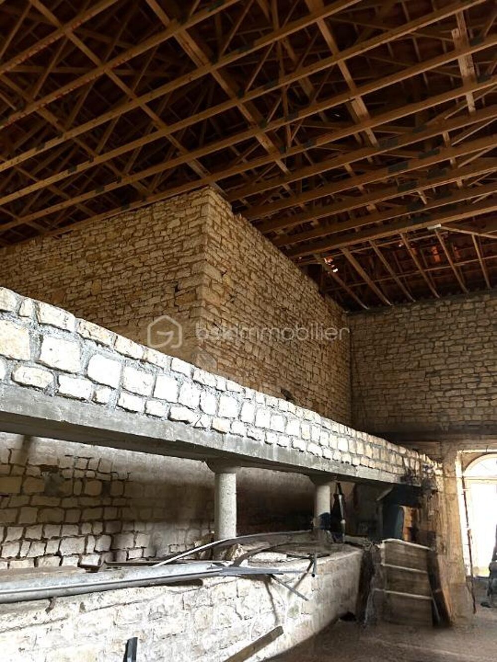 Idéal projet professionnel OU grande maison/Grange 250M² 5min de Ruffec