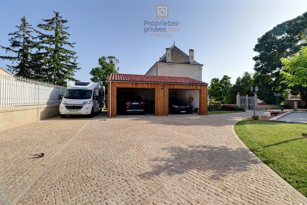 à vendre  Propriété/château Villeneuve-la-Comtesse (17330)