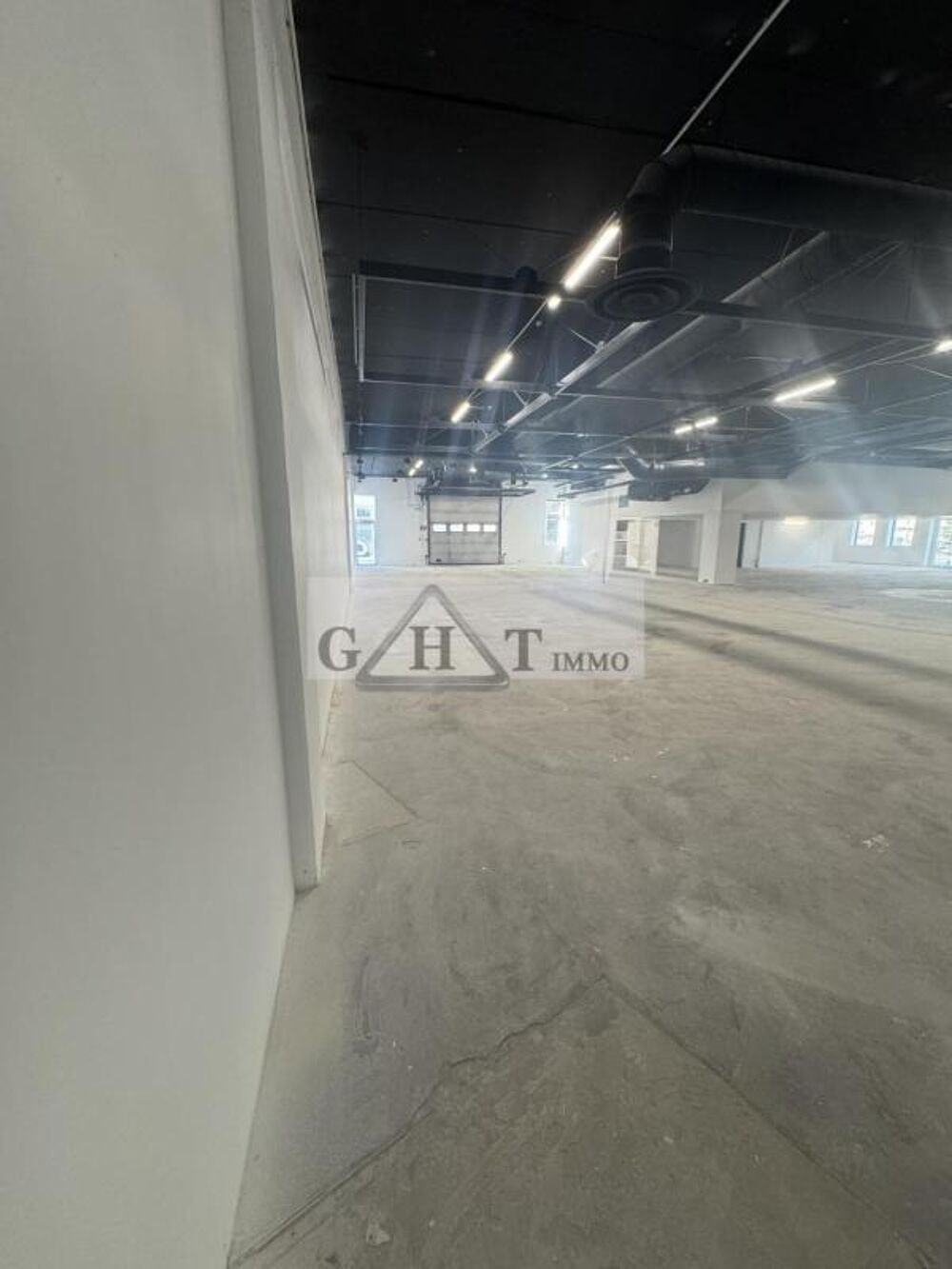   ENTREPÔT DE 494M² À LOUER À IVRY-SUR-SEINE (lot 1110) 