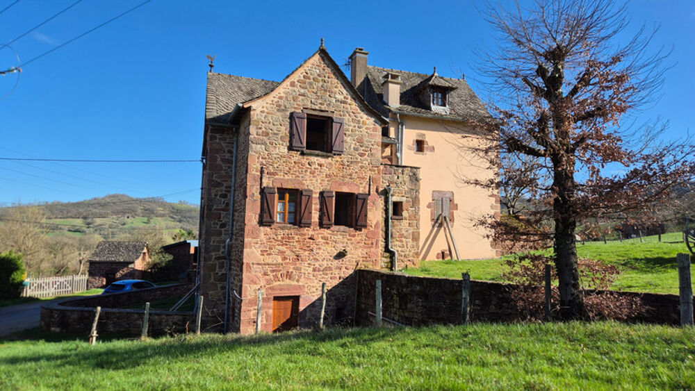 Maison de caractère avec grange, cave voûtée et terrain de 1,4 ha