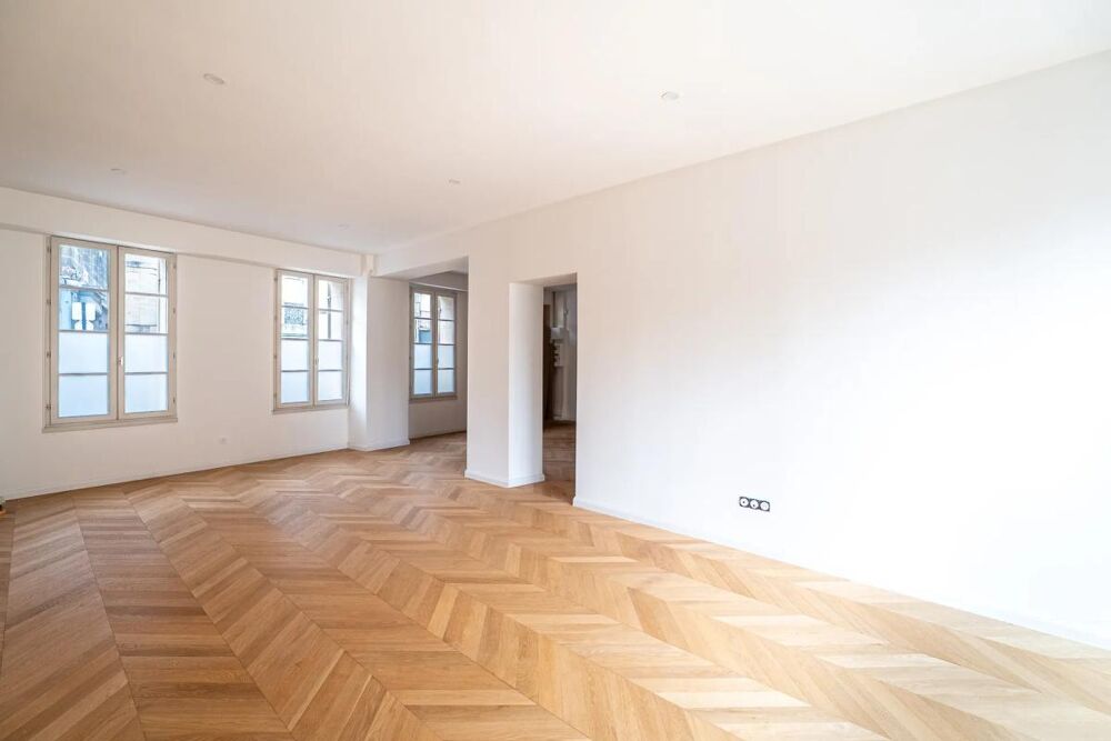 Ensemble immobilier avec maison et commercialité à Bordeaux