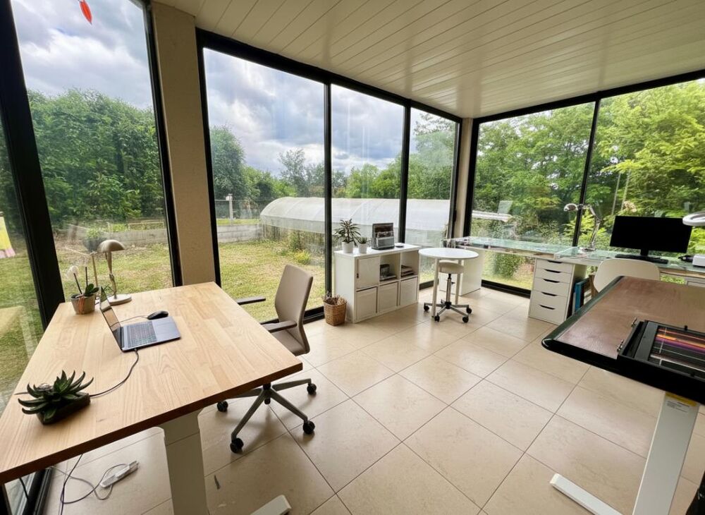 à vendre  Propriété/château Angicourt (60940)